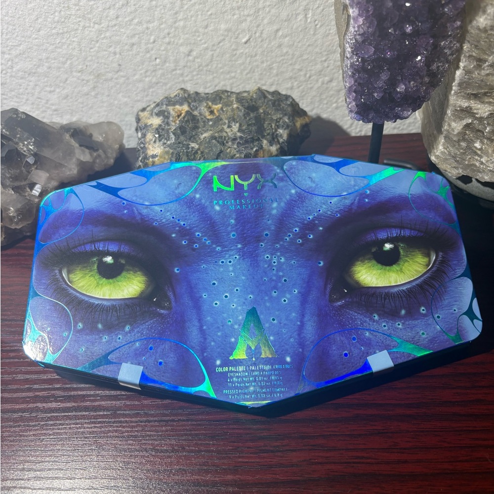 NYX Avatar The Way of Water Eyeshadow Palette Vegan Cruelty-Free Matte Shimmer